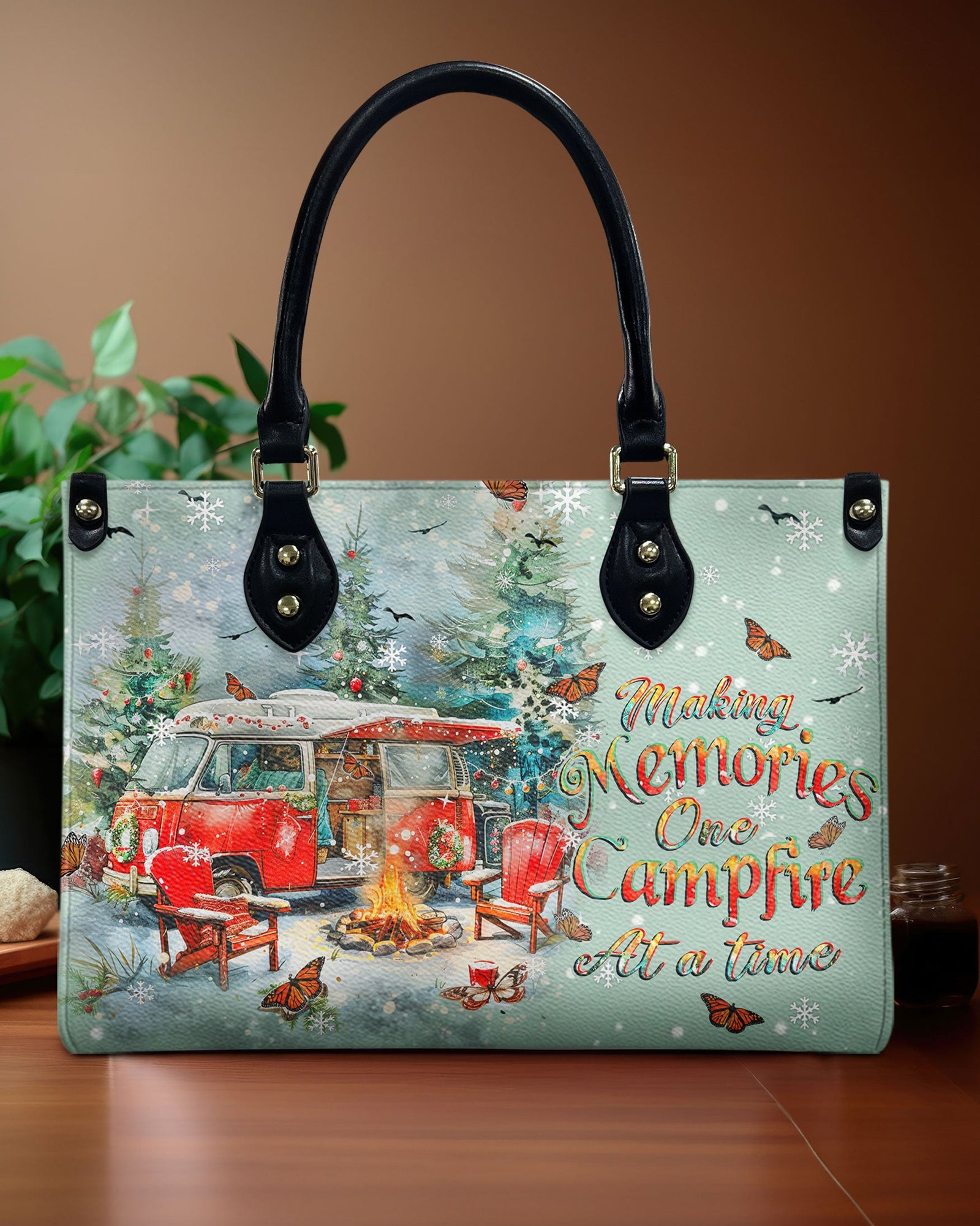 BLISSCORNERS MAKING MEMORIES ONE CAMPFIRE CHRISTMAS LEATHER HANDBAG