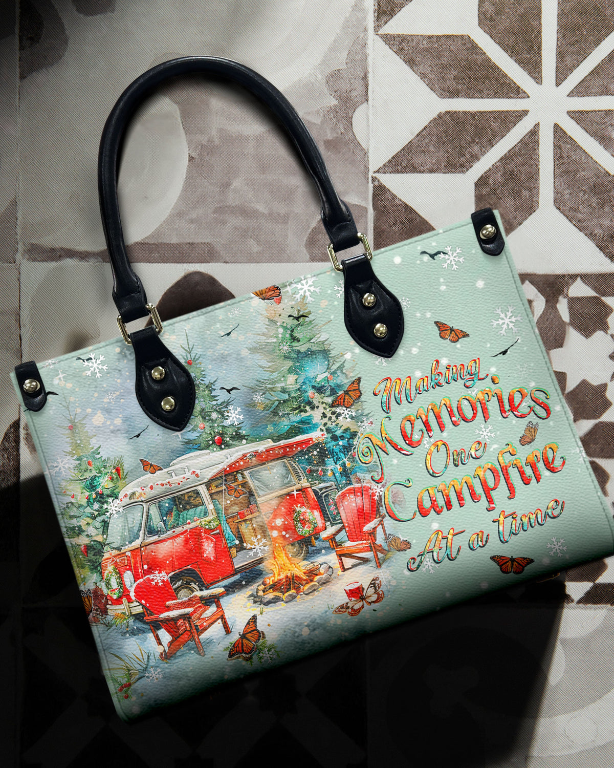 BLISSCORNERS MAKING MEMORIES ONE CAMPFIRE CHRISTMAS LEATHER HANDBAG
