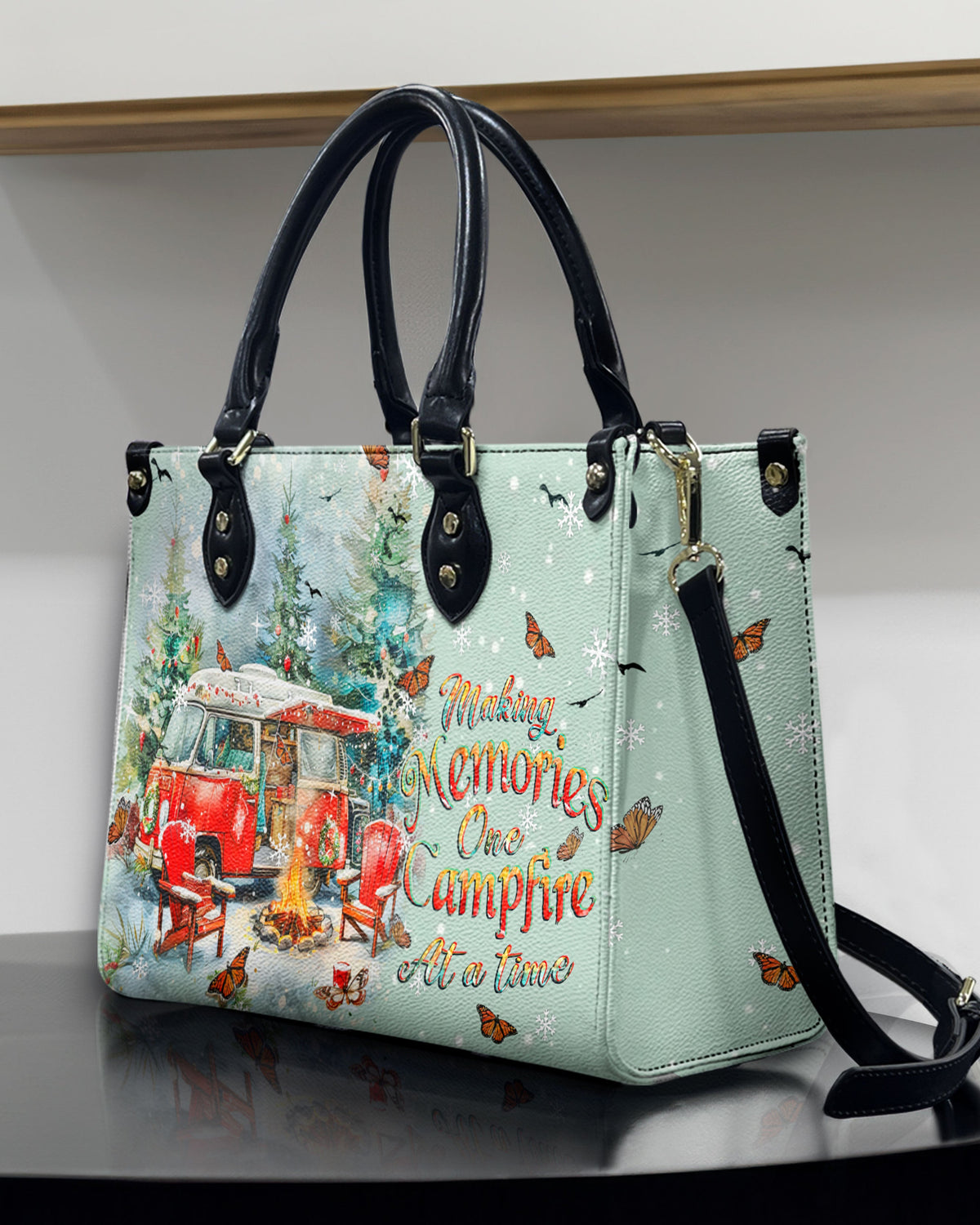 BLISSCORNERS MAKING MEMORIES ONE CAMPFIRE CHRISTMAS LEATHER HANDBAG