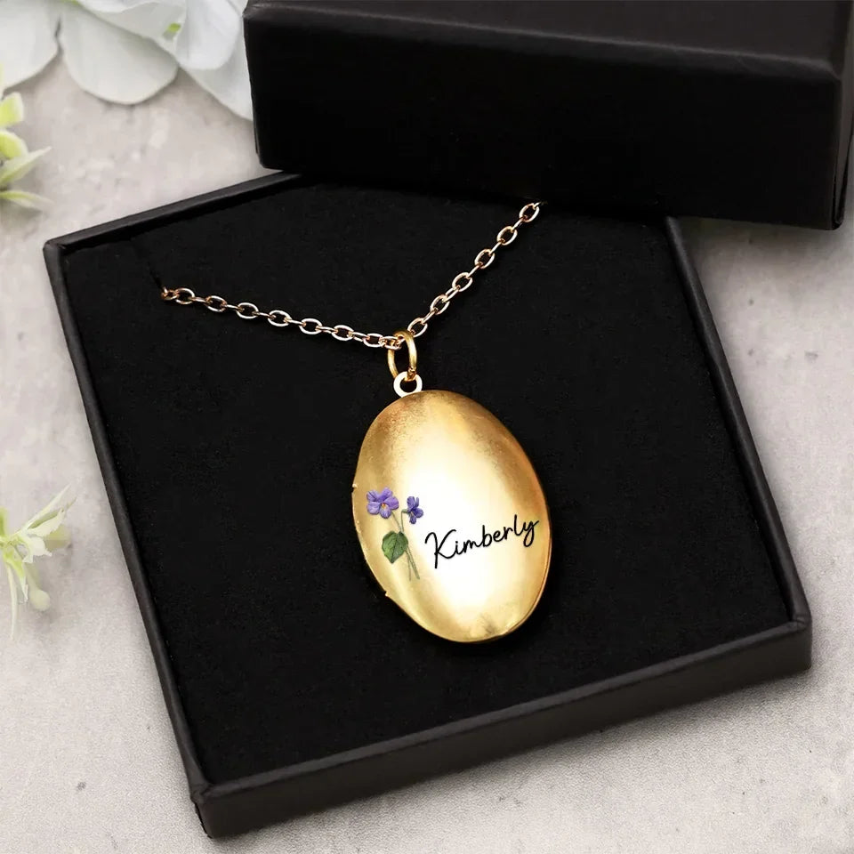 BC-PHOTO-FRIEND-MOCKUP-7-A266C