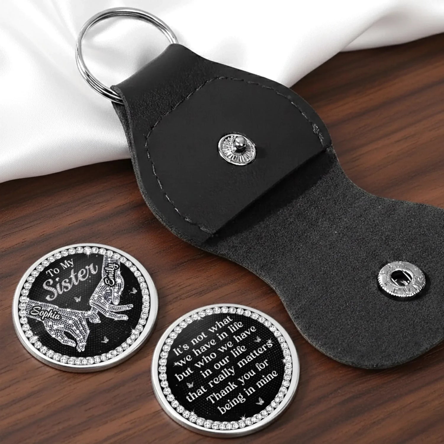 BC-POCKET-HUG-B-MOCKUP-9-640D4